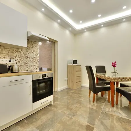 Central Apartment, Kis Diofa Apartament *